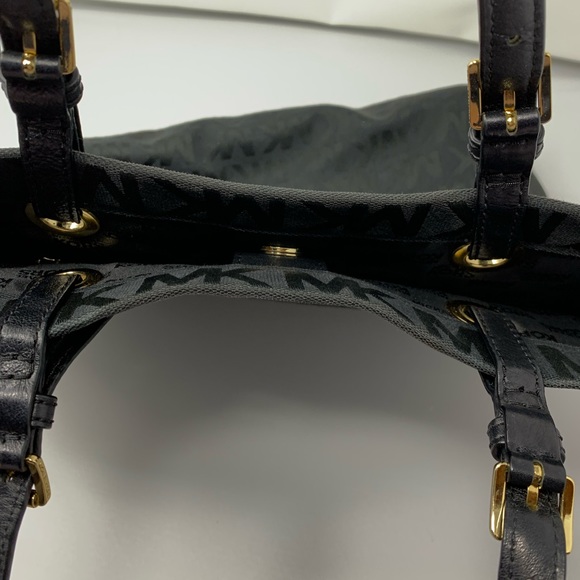 Michael Kors Monogram Black Bag - Picture 5 of 9